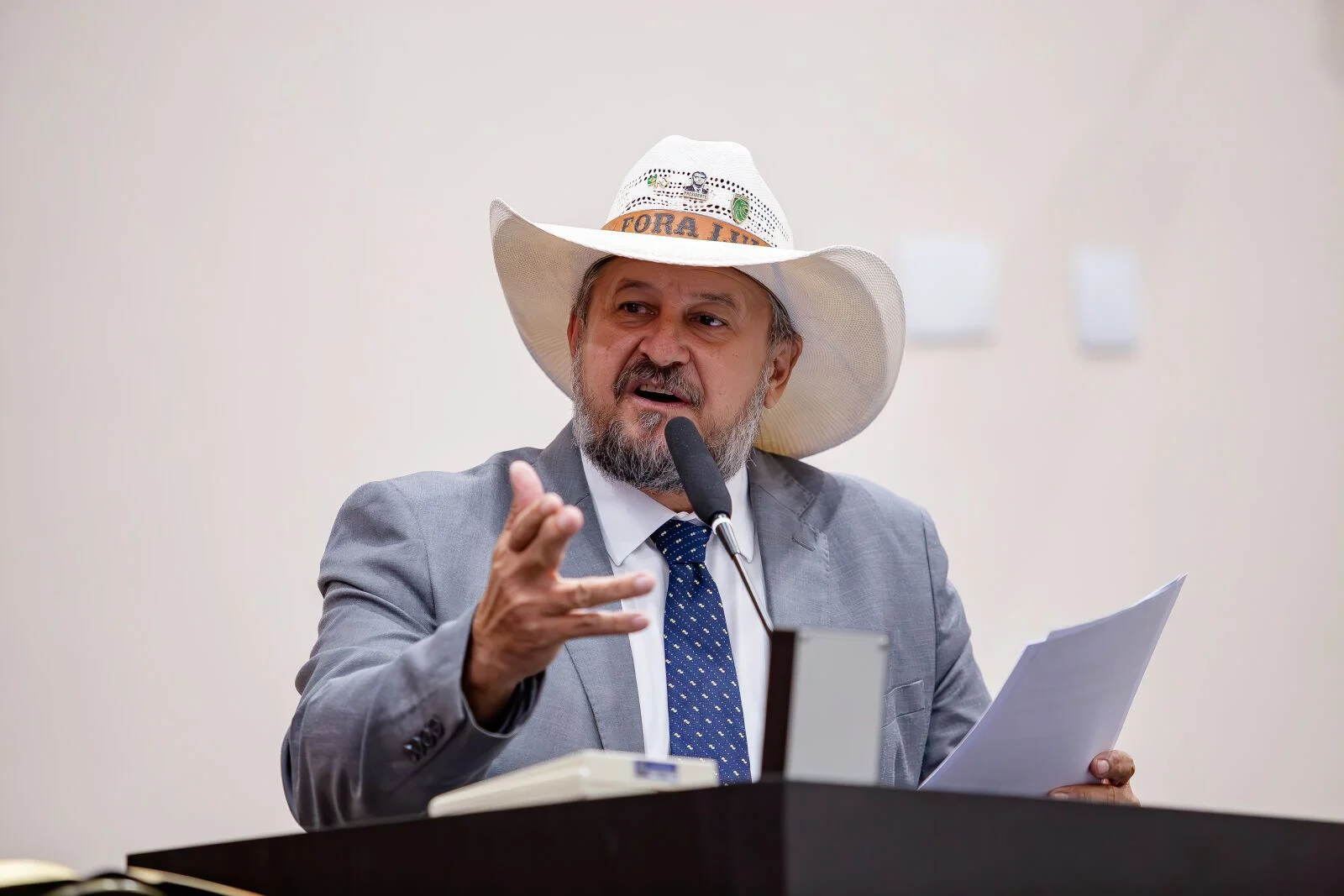 Projeto de Cattani impede cotas identitárias em universidades e no serviço público