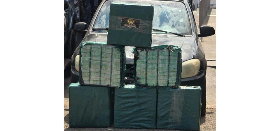 PM e Gefron apreendem 300 quilos de pasta base de cocaína