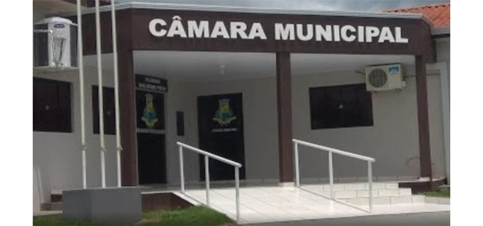 Porto: Justiça suspende lei que deu aumento de 101% a vereadores