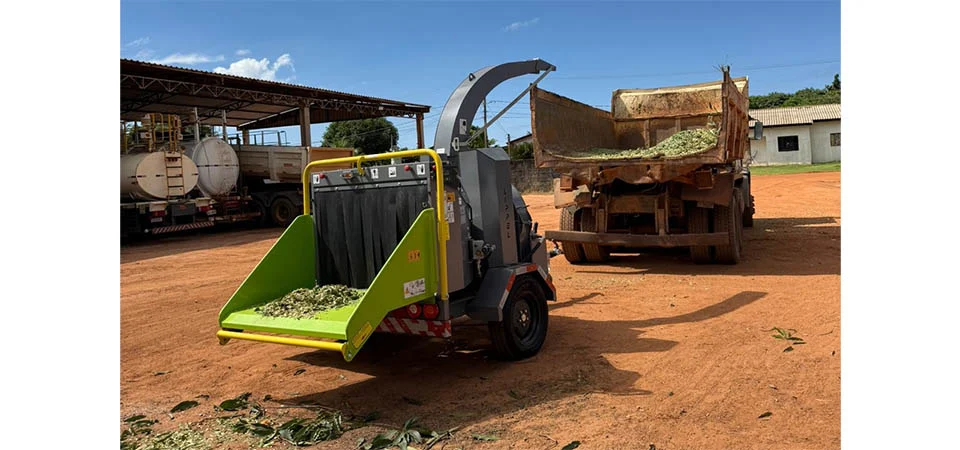 Itanhangá: Prefeitura adquire triturador de galhos e folhas que se transformará em adubo orgânico. Vídeo