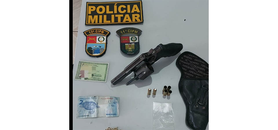 PM prende dupla por roubo, recupera caminhonete, apreende arma e munições