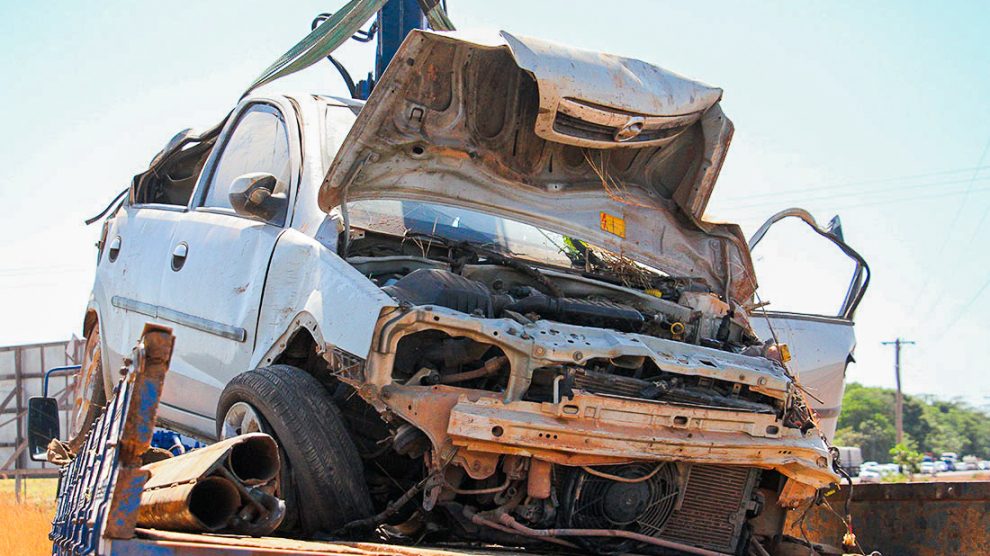 Caseiro morre ao ter cabeça esmagada em capotamento