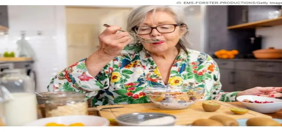 Horário do café da manhã pode impactar no envelhecimento saudável