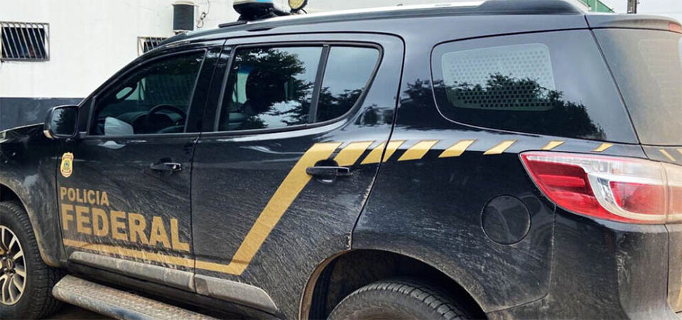 Garoto mata pedófilo que o estuprou por 3 anos e avisa a polícia