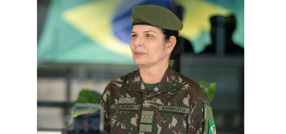 Primeira mulher general do Exército Brasileiro toma posse em Brasília