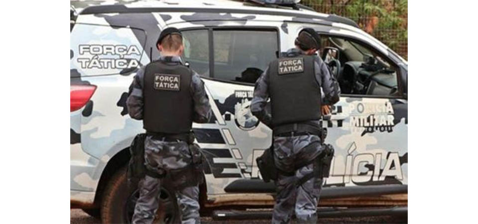 Dupla suspeita de sequência de roubos morre em confronto com PM