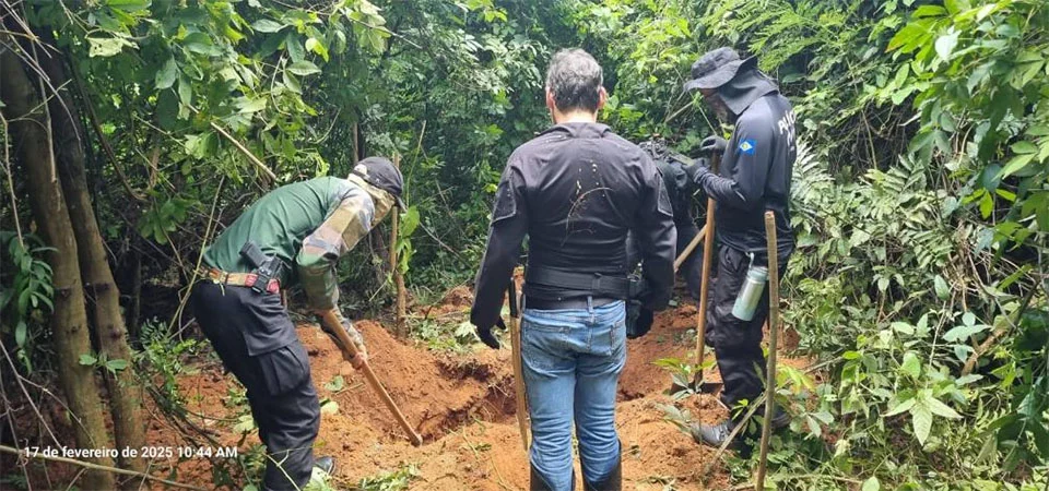 Polícia Civil localiza mais cinco c0rpos em área de mata