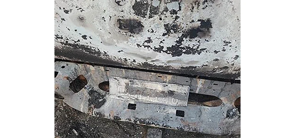 Corpo de um homem é encontrado dentro de caminhonete carbonizada