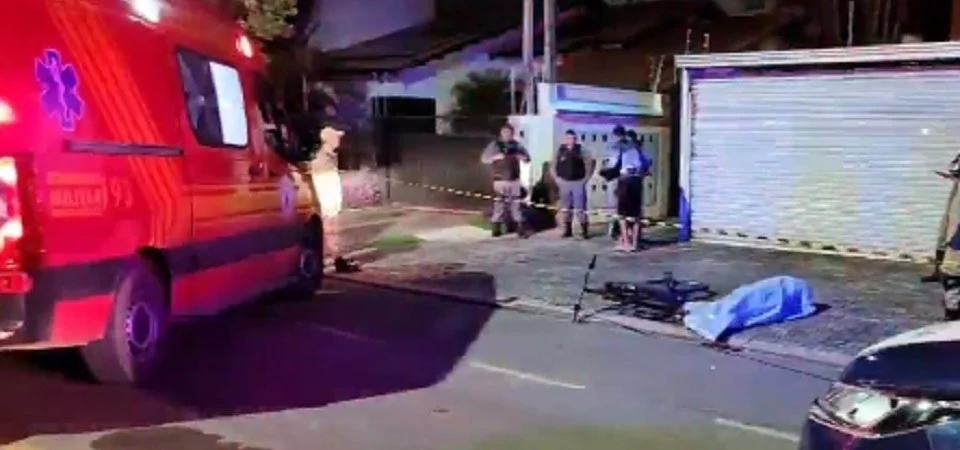 Criminosos matam dois amigos de 17 e 18 anos em pontos diferentes de cidade