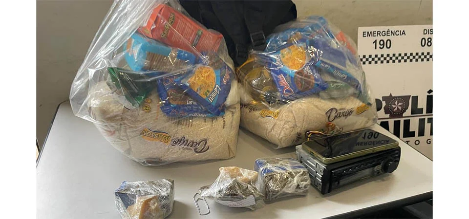 Ipiranga: Polícia Militar apreende drogas escondidas em meio a cestas básicas