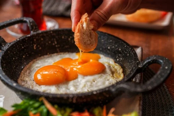 Nutricionista ensina o que comer no café da manhã para emagrecer