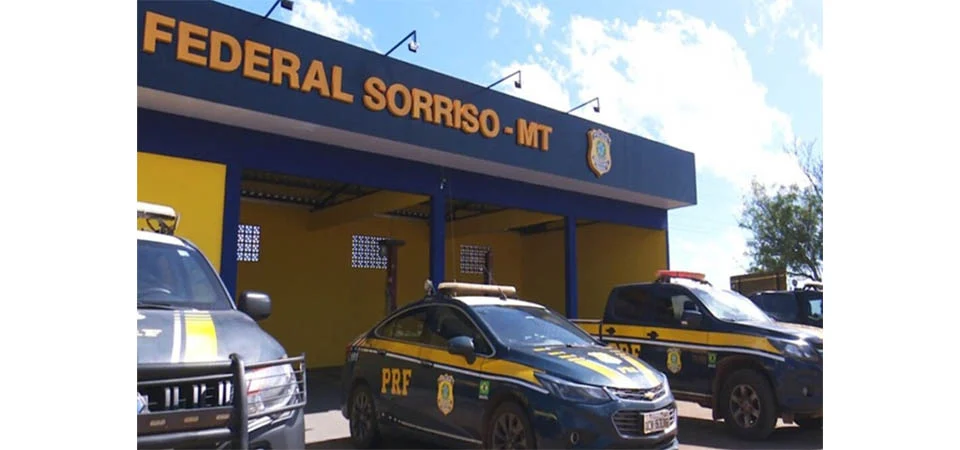 PRF prende três pessoas com simulacro de arma e bloqueador de sinal durante abordagem