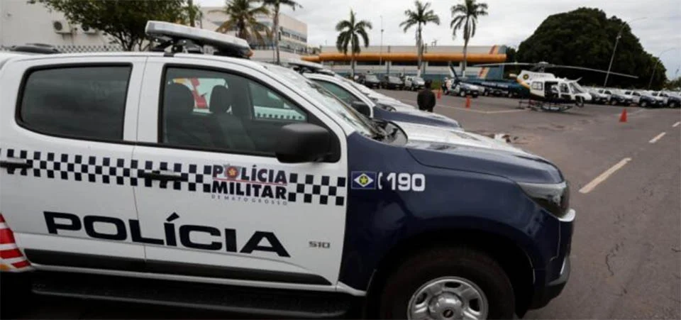 Presa mulher suspeita de envolvimento na morte do próprio pai