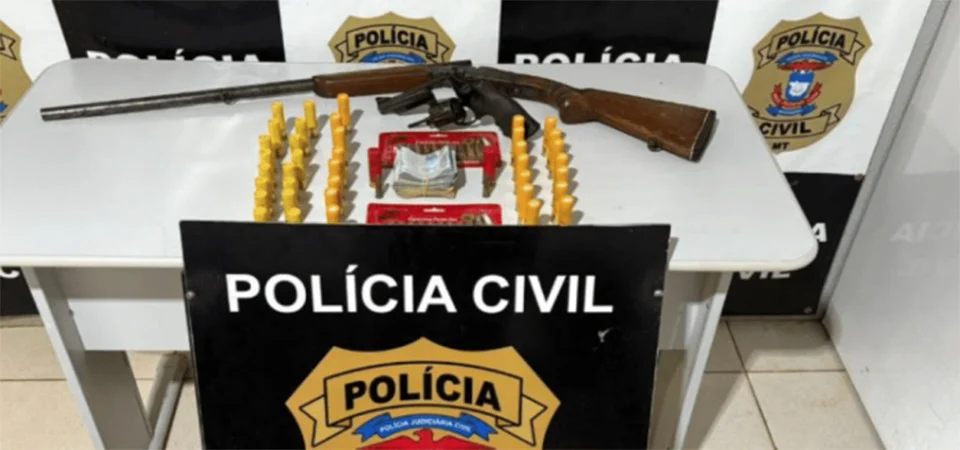 Polícia Civil apreende armas em carreta e prende caminhoneiro