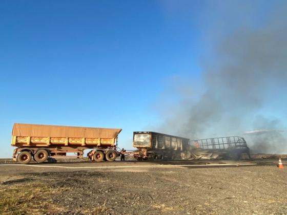 Acidente entre carretas na BR-163 deixa quatro vítimas fatais
