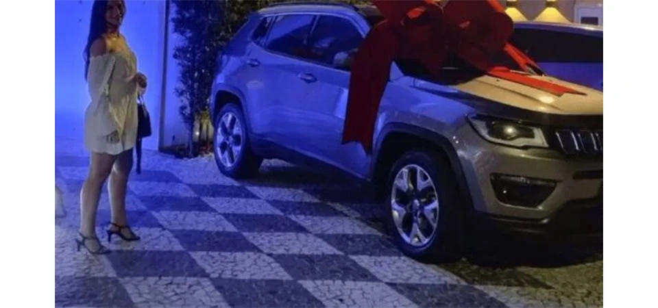 Funcionária ganha Jeep Compass em sorteio e empresa toma de volta após demissão