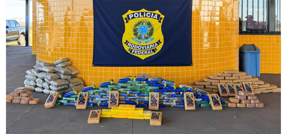 Ação da PRF resulta na apreensão de mais de 200 kg de drogas