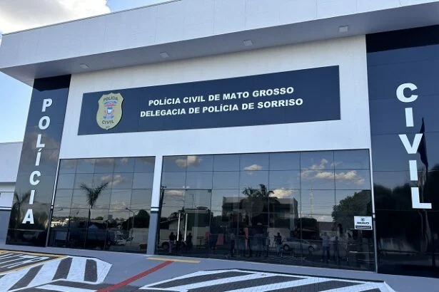 Aluno descobre que dono de autoescola tirou fotos dele, fez dívida em seu nome e até transferiu carro