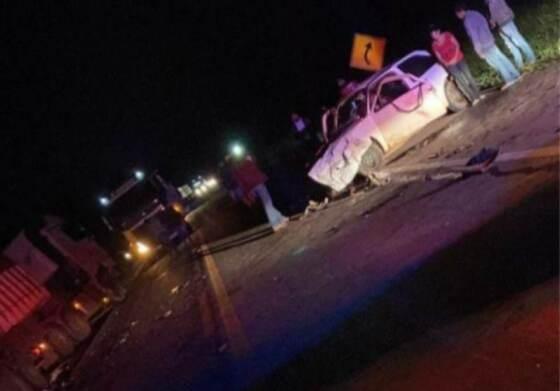 Batida entre Gol e caminhão mata criança de 4 anos e 2 homens