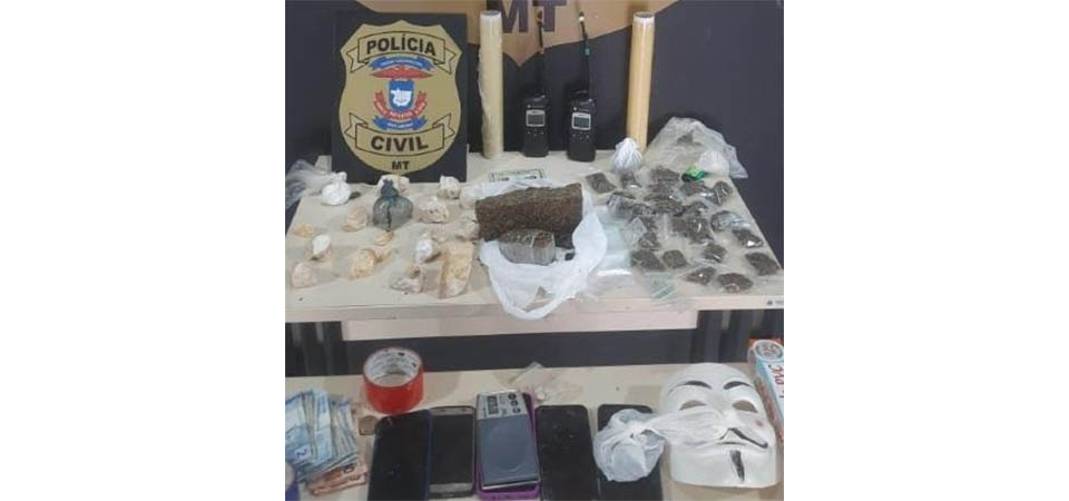 Mãe, filho e amigo são presos por tráfico de drogas