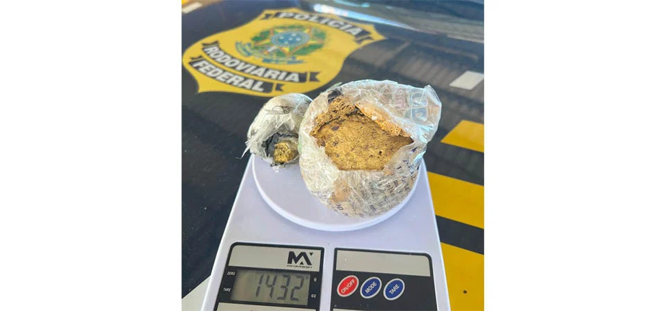 PRF apreende 1.432 gramas de ouro e prende três suspeitos