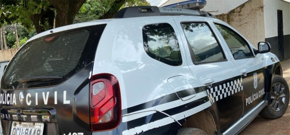 Mulher espanca filha de 11 anos após ver conversas no celular